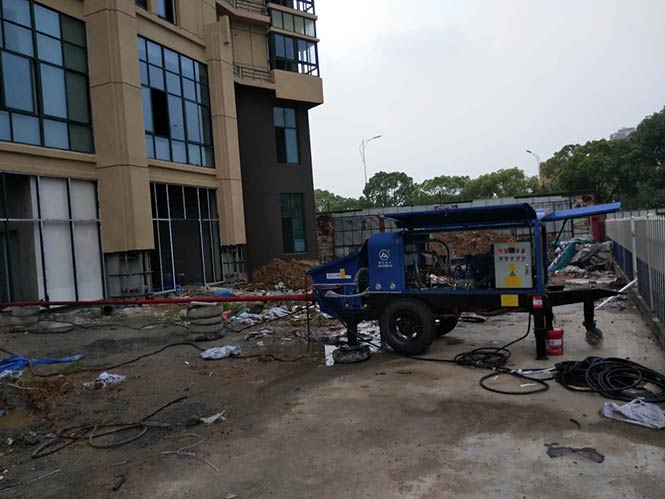 9月9日細(xì)石混凝土泵合作五環(huán)建設(shè)丹陽(yáng)粵港臻園住宅小區(qū)項(xiàng)目 9月9日細(xì)石混凝土泵合作五環(huán)建設(shè)丹陽(yáng)粵港臻園住宅小區(qū)項(xiàng)目